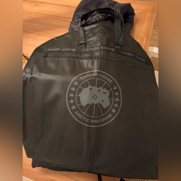 EUC Women’s Canada Goose Cypress Puffer Jacket - XS - Black - Picture 6 of 8